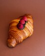Купить Круассан Фисташка-Малина c доставкой от Пекарни Дражина