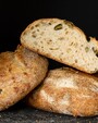 Купить Хлеб с оливками и пармезаном c доставкой от Пекарни Дражина