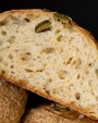 Купить Хлеб с оливками и пармезаном c доставкой от Пекарни Дражина