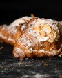 Купить Миндальный круассан c доставкой от Пекарни Дражина