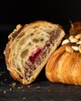 Купить Круассан шоколад-вишня c доставкой от Пекарни Дражина